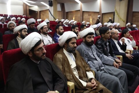 تصاویر/ نشست صمیمانه استاندار با روحانیت کرمانشاه
