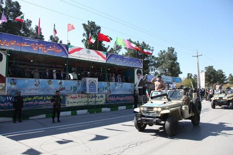 تصاویر/ حضور آیت الله علماء در رژه روز ارتش در کرمانشاه