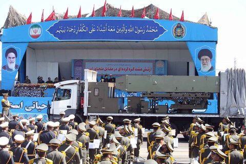 تصاویر/ رژه یگان‌های نظامی در مراسم روز ارتش جمهوری اسلامی ایران