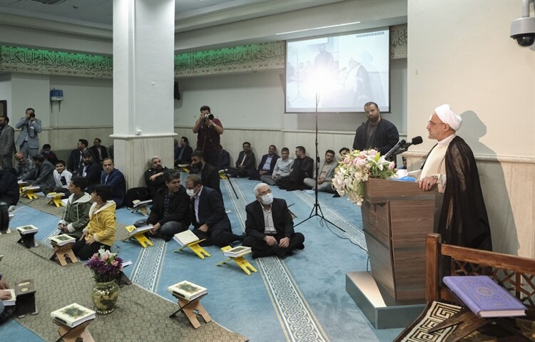 برگزاری محفل اُنس با قرآن جمعی از فرهیختگان قرآنی دستگاه قضا