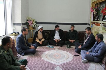 تصاویر/ دیدار مسئولان تکاب با خانواده شهید سردار الطافی