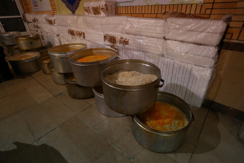 تهیه و توزیع افطاری و بسته‌های غذایی برای نیازمندان در اصفهان
