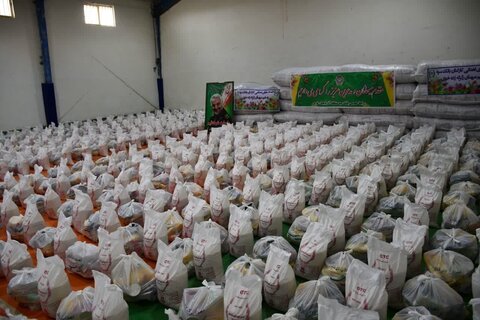 تصاویر/ بازدید امام جمعه شهرستان خوی از ۱۰۰۰ بسته معیشتی اهدایی کارکنان بانک سپه
