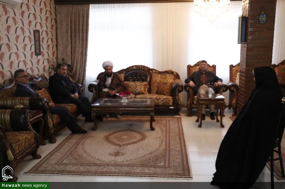 تصاویر/ دیدار امام جمعه خوی با خانواده شهید محمد حسن بسائی بمناسبت روز ارتش