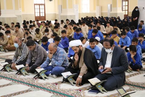 تصاویر /  محفل انس با قرآن دانش آموزان با حضور امام جمعه شهرستان بندر خمیر