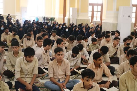 تصاویر /  محفل انس با قرآن دانش آموزان با حضور امام جمعه شهرستان بندر خمیر