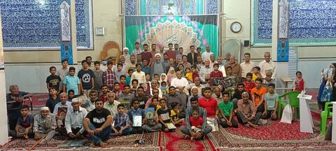 تصاویر/ تجلیل از قاریان و فعالان قرآنی در ماه مبارک رمضان مسجد امام حسین (ع) قشم