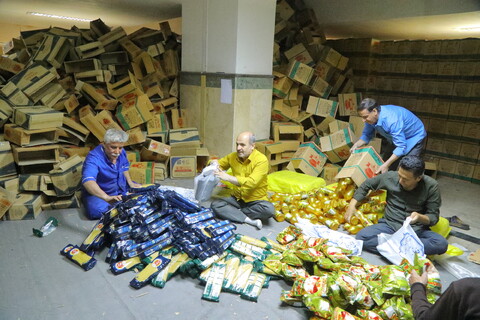 تصاویر / توزیع 30 هزار بسته معیشتی ماه مبارک رمضان توسط بیت مرحوم آیت الله العظمی فاضل لنکرانی