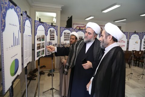 بازدید مسئول دبیرخانه شورای عالی حوزه‌های علمیه از نمایشگاه دستاوردهای مدارس امین
