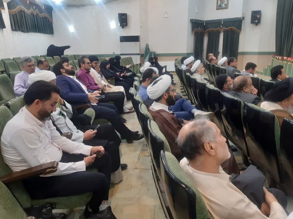 نخستین نشست «هنر و مسجد» در کاشان برگزار شد + عکس