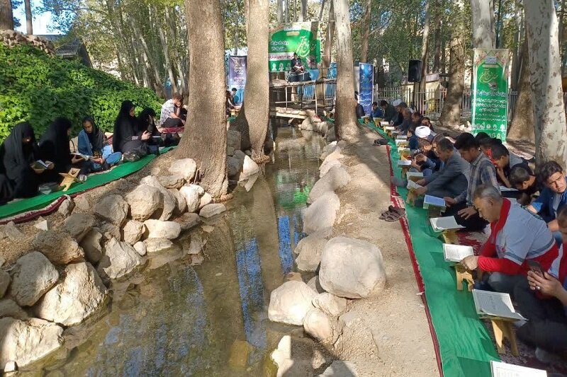 محفل اُنس با قرآن در پارک توحید شهر هرسین برگزار شد + عکس