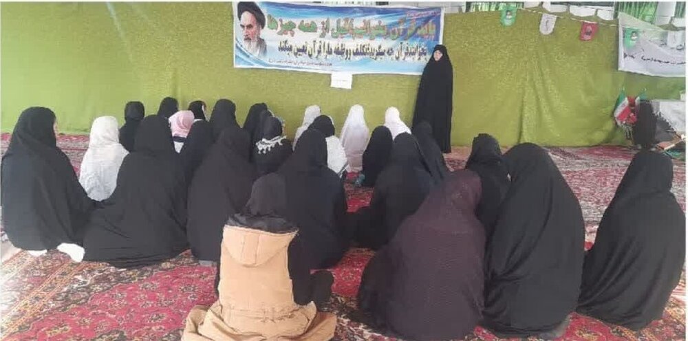 بانوی در روستاها حافظ قرآن تربیت میکند