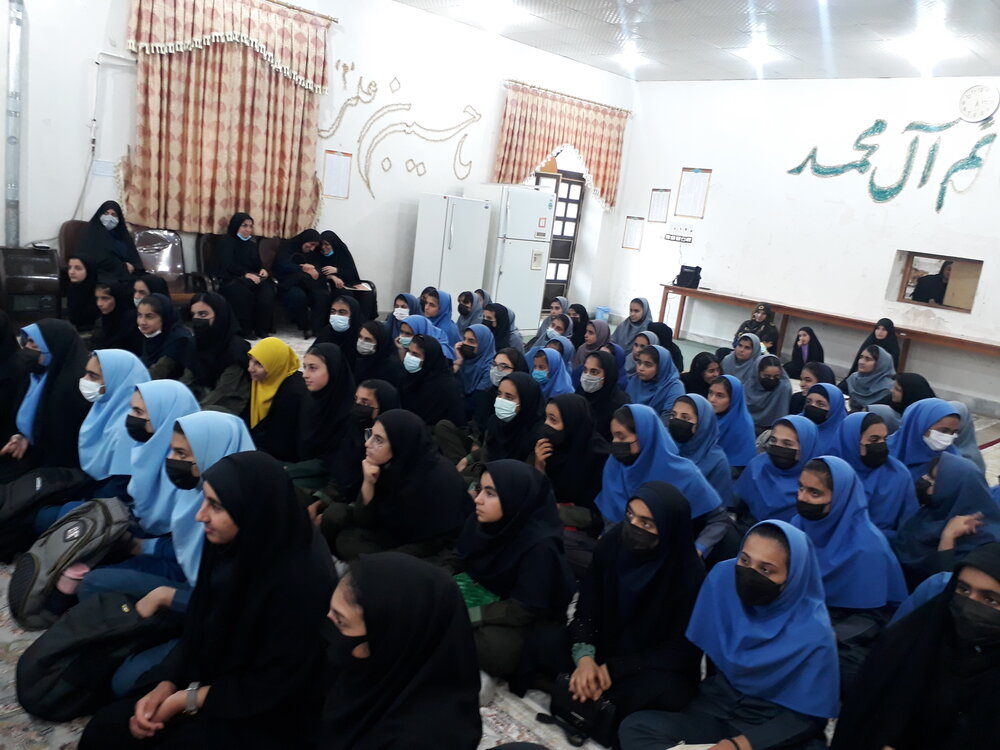 برگزاری ویژه برنامه افطاری مدرسه علمیه الزهرا(س) مسجدسلیمان + عکس 