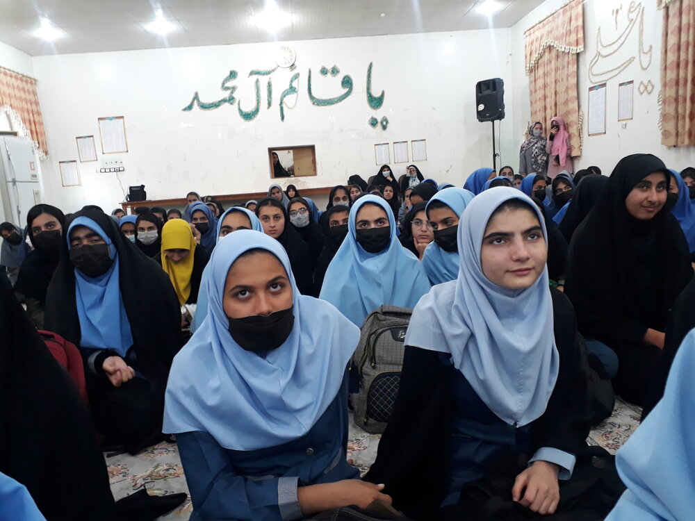 برگزاری ویژه برنامه افطاری مدرسه علمیه الزهرا(س) مسجدسلیمان + عکس