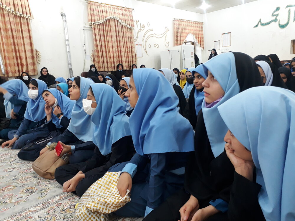 برگزاری ویژه برنامه افطاری مدرسه علمیه الزهرا(س) مسجدسلیمان + عکس