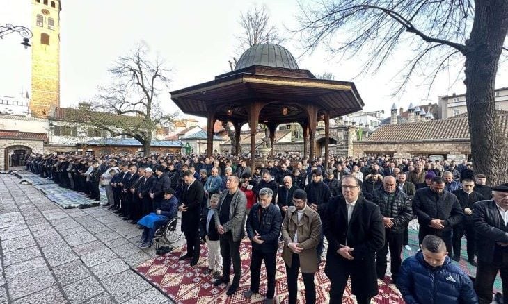 مسلمانان بالکان غربی نماز عید فطر را در مساجد تاریخی برگزار کردند