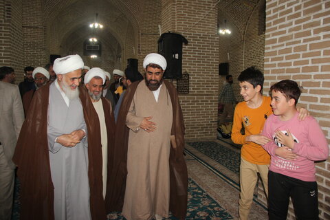 تصاویر / حضور نماینده ولی فقیه در استان قزوین ومدیر حوزه علمیه استان در برنامه اعتکاف دانش آموزان پسرانه