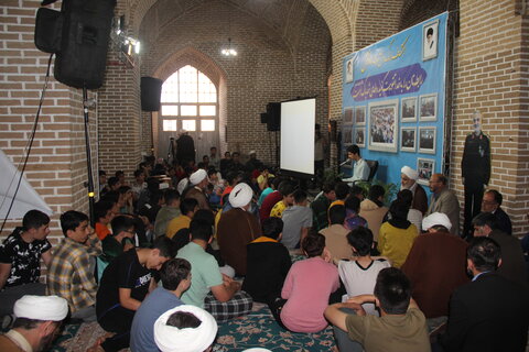 تصاویر / حضور نماینده ولی فقیه در استان قزوین ومدیر حوزه علمیه استان در برنامه اعتکاف دانش آموزان پسرانه