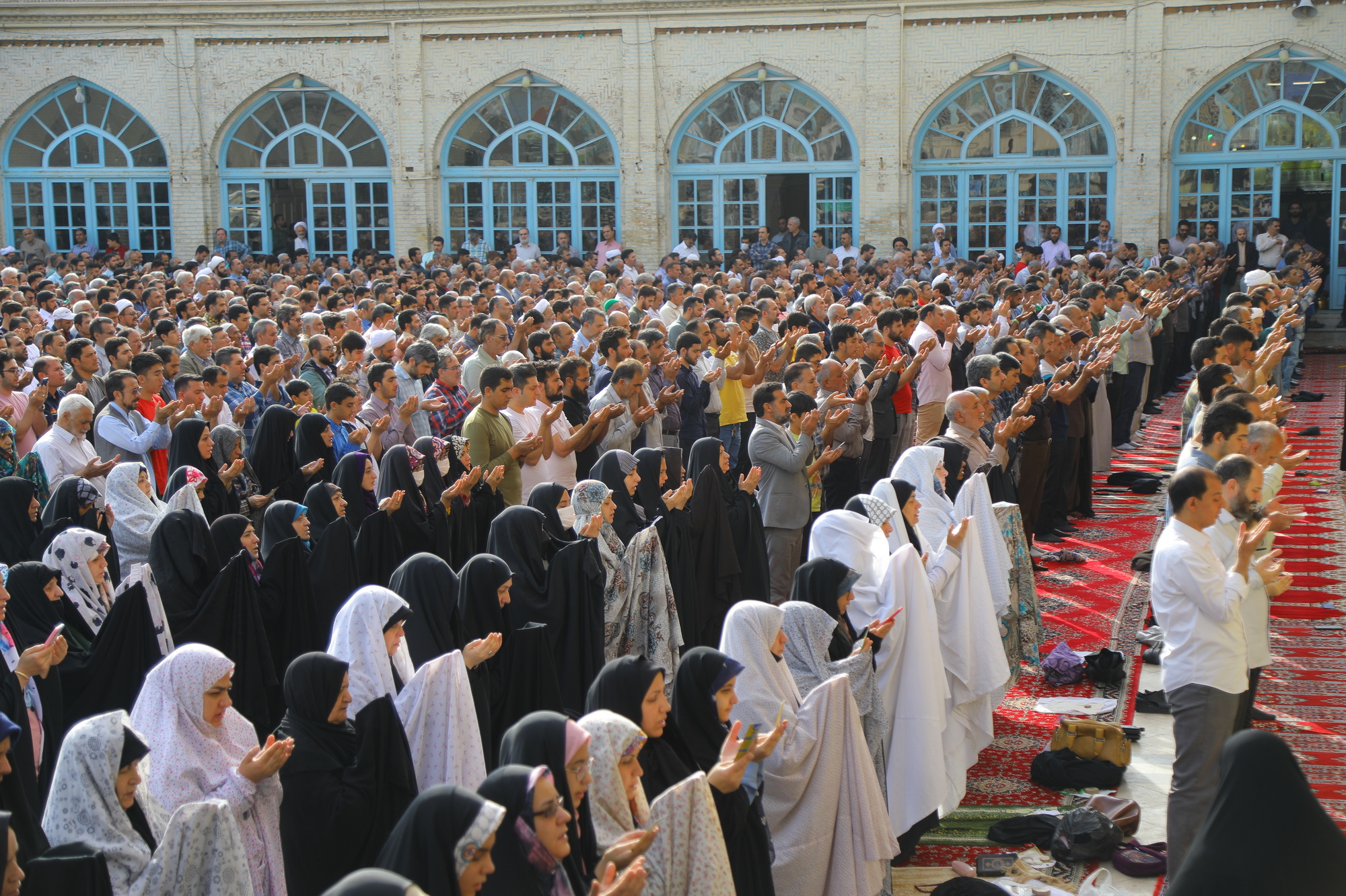 تصاویر / اقامه نماز عید سعید فطر در مسجد امام حسن عسکری (ع) قم