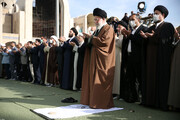 تصاویر/ رہبر انقلاب اسلامی کی امامت میں تہران کے ہزاروں لوگوں نے آج صبح عید الفطر کی نماز  ادا کی گئی