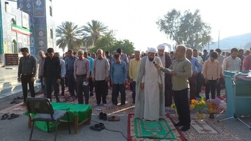 تصاویر/ اقامه نماز عید فطر امامزاده سید سلطان محمد شهرستان رودان