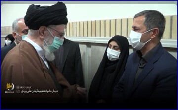 فیلم | لحظاتی از دیدار رهبر معظم انقلاب با خانواده شهید آرمان علی وردی