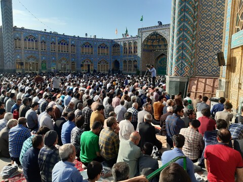 اقامه نماز عید سعید فطر در حرم حضرت محمد هلال بن علی (ع) آران و بیدگل