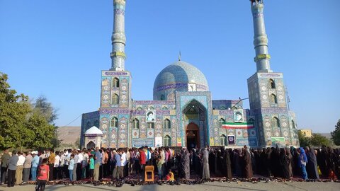 تصاویر/ اقامه نماز عید فطر در امامزادگان استان هرمزگان