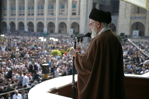 تصاویر/ اقامه نماز عید سعید فطر در مصلای امام خمینی (ره) به امامت رهبر انقلاب