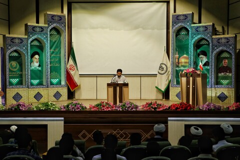 نخستین نشست رویداد نگاه؛ دیداری نو با حوزه و روحانیت