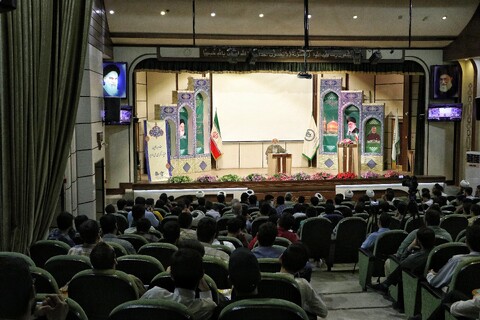 نخستین نشست رویداد نگاه؛ دیداری نو با حوزه و روحانیت