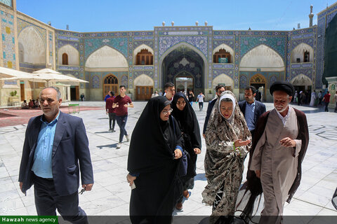 بالصور/ سفيرة بوليفيا في إيران تتشرف بزياة العتبة المعصومية المقدسة بمدينة قم