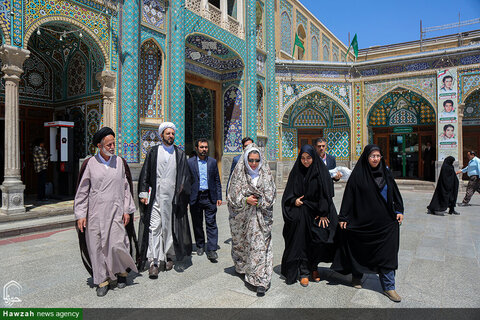 بالصور/ سفيرة بوليفيا في إيران تتشرف بزياة العتبة المعصومية المقدسة بمدينة قم