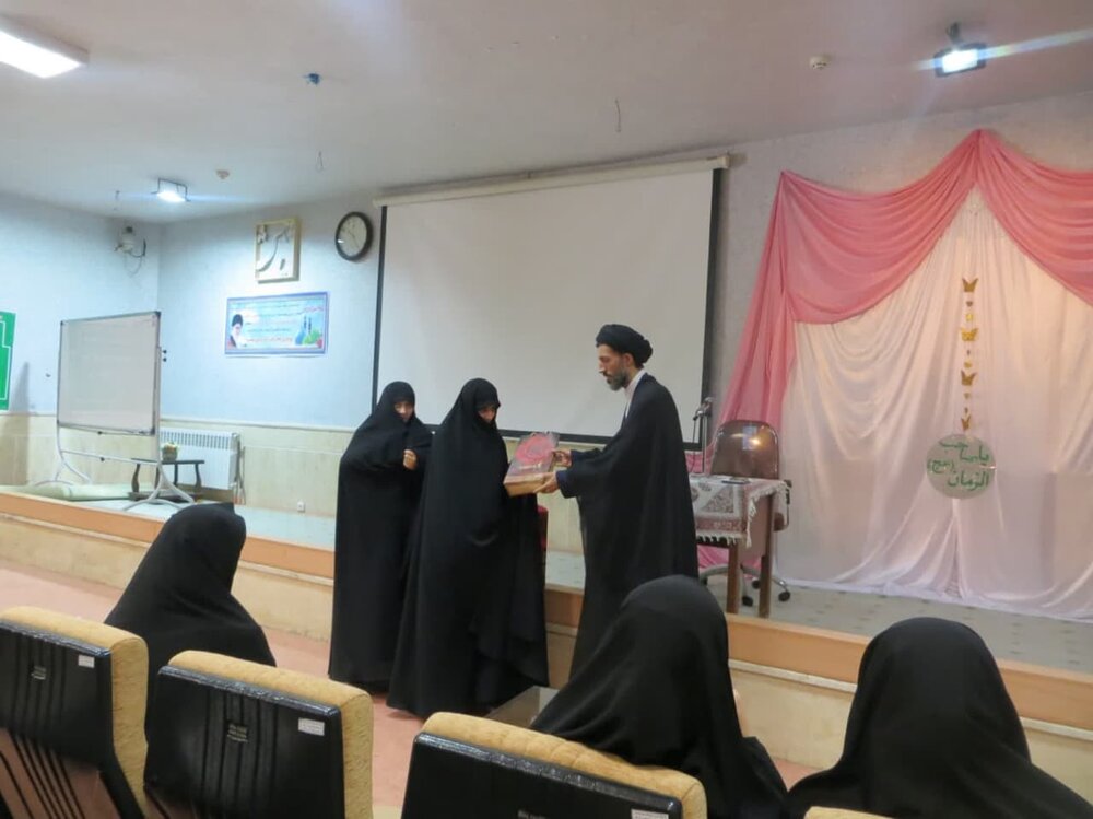 گرفتار بیان عیب های دیگران هستیم