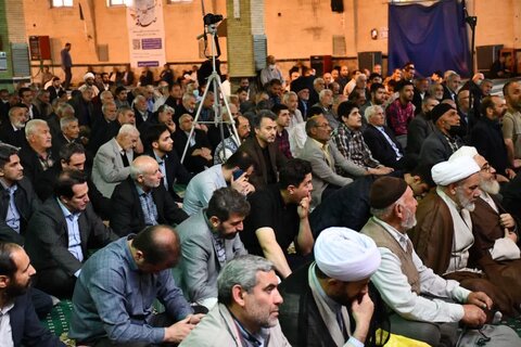 تصاویر/ حضور پرشور مردم مومن خوی در آیین عبادی سیاسی نماز جمعه