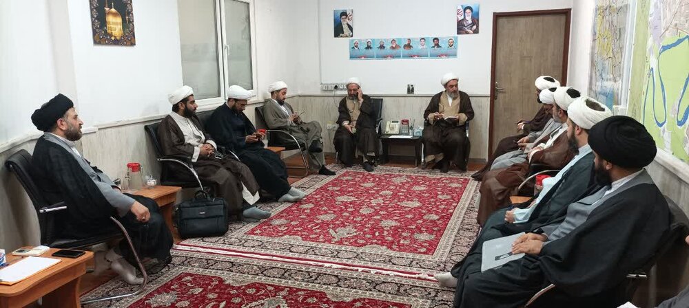 بازدید مشاور رئیس جمهور در امور روحانیت از مدیریت حوزه علمیه خوزستان + عکس