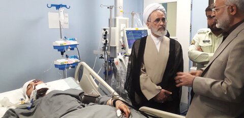 عیادت آیت الله از حجت‌الاسلام جهانگیری در بیمارستان