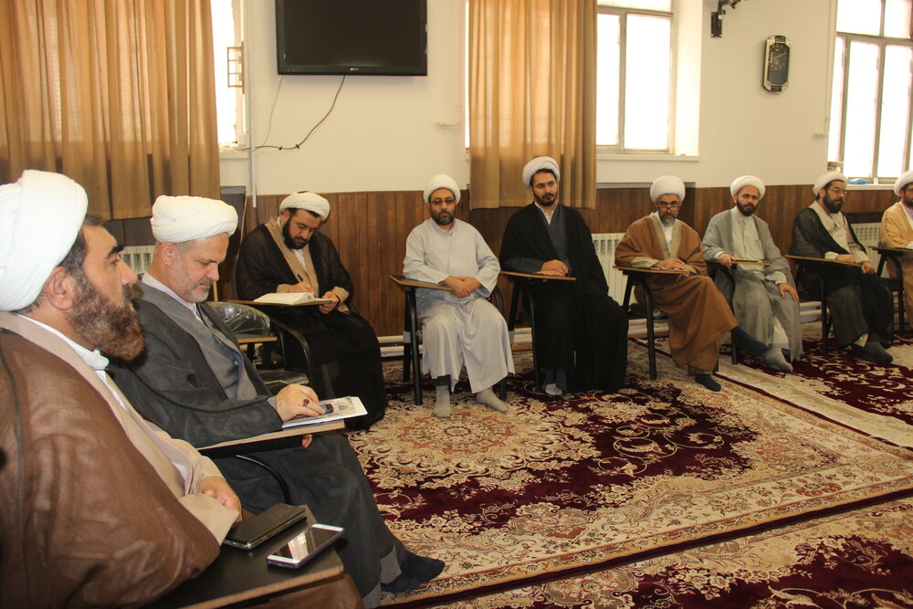 طلبه پروری رسالت اصلی اساتید است