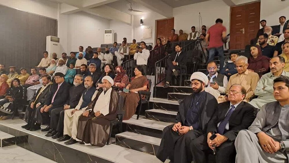 دہشتگرد؛ وطن اور انسانیت کے دشمن ہیں / ہمیں مل کر محبت، رواداری اور امن کے الٰہی پیغام کو عام کرنا ہو گا