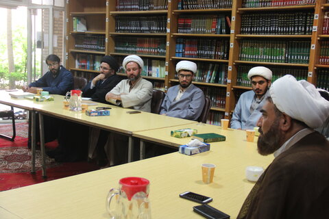 تصاویر / دیدار مدیر حوزه علمیه استان قزوین با مدیر واساتید مدرسه علمیه امام صادق (ع) قزوین