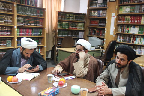 تصاویر / دیدار مدیر حوزه علمیه استان قزوین با مدیر واساتید مدرسه علمیه امام صادق (ع) قزوین