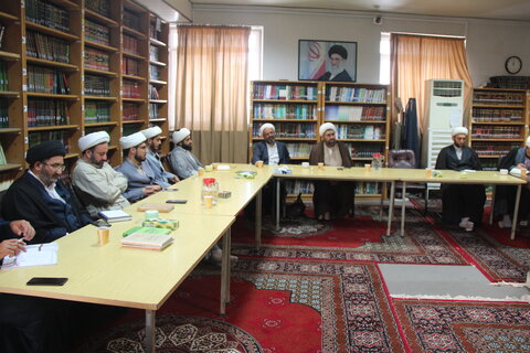 تصاویر / دیدار مدیر حوزه علمیه استان قزوین با مدیر واساتید مدرسه علمیه امام صادق (ع) قزوین