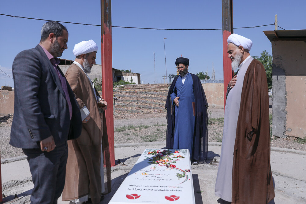 دیدار نماینده ولی فقیه در استان قزوین با خانواده شهید جوشقانی+ عکس