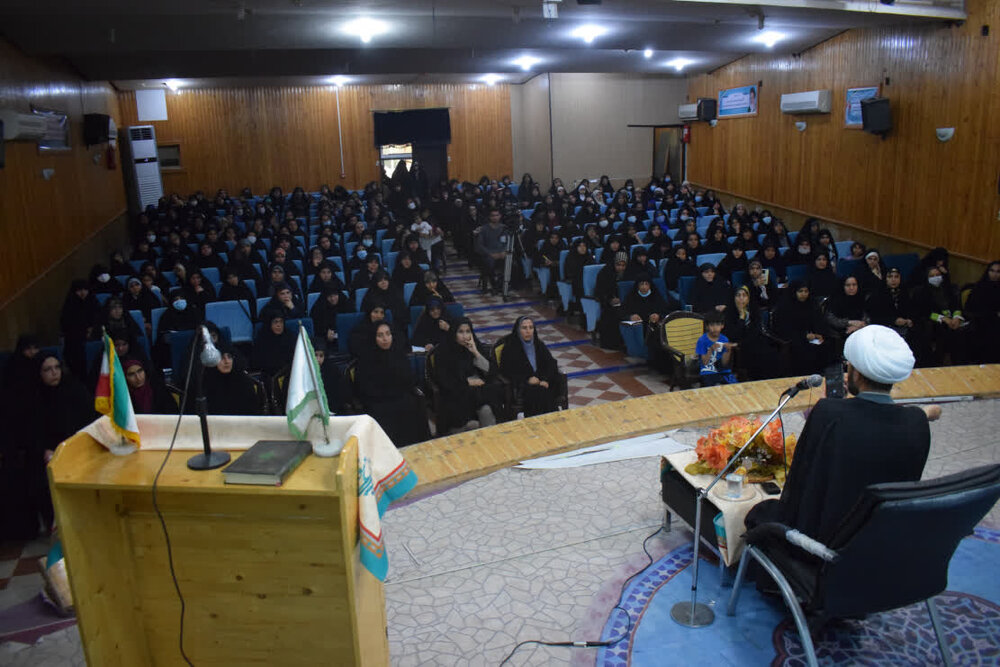 نشست تخصصی فعالین حوزه حجاب و عفاف در بوشهر برگزار شد +عکس