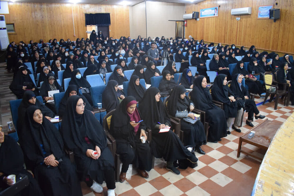نشست تخصصی فعالین حوزه حجاب و عفاف در بوشهر برگزار شد +عکس