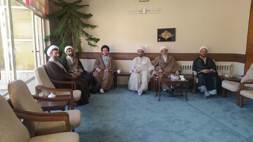 روحانیون ساکن قم به آیه "نفر" عمل کنند