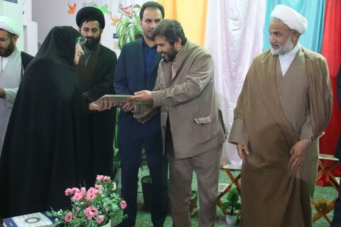 تصاویر/ تجلیل از بانوان خادم و مربی قرآن در برازجان