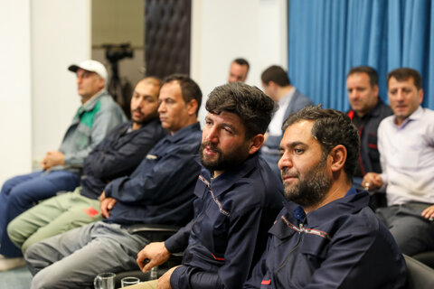 تصاویر / دیدار جمعی از کارگران نمونه استان با نماینده ولی فقیه در استان قزوین