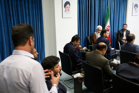 تصاویر / دیدار جمعی از کارگران نمونه استان با نماینده ولی فقیه در استان قزوین