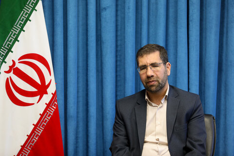 تصاویر / دیدار جمعی از کارگران نمونه استان با نماینده ولی فقیه در استان قزوین
